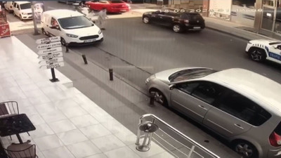 Ataşehir'de motokuryenin çarptığı yaya ağır yaralandı!