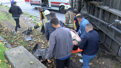 Bağcılar'da kamyonet işçi servisine çarptı: 5 yaralı