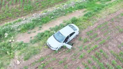 Tarlaya kaçtılar, buğday başakları arasına saklandılar, drona yakalandılar!
