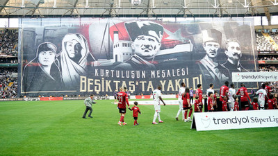 Beşiktaş taraftarının 19  Mayıs coşkusu, tribüne yansıdı: Dev pankartla kutladılar