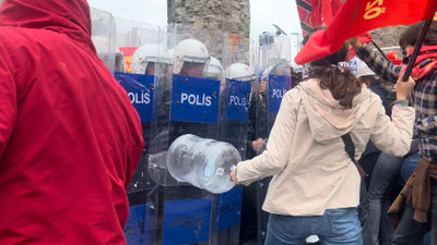 Saraçhane'de eylemciler polise damacana ile vurdu