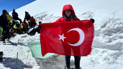 Everest'te 3 derecelik suda 5 dakika kaldı! Dünya rekorunu kırdı