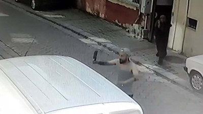 Yoldan rastgele geçen 2 kadını satırla öldürüyordu!