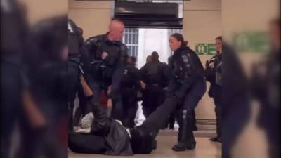 Fransa da öğrencileri zorla kampüsten attı