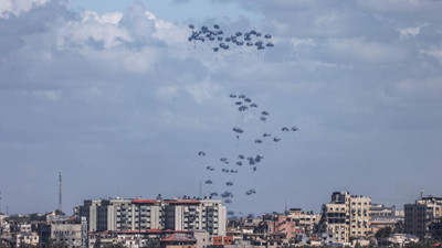 ABD Gazze'ye havadan yardım bıraktı