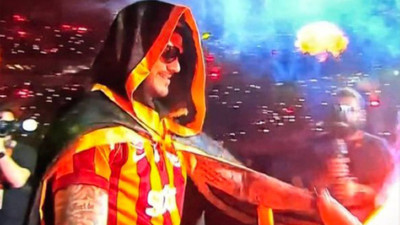 Galatasaray'ın şampiyonluk kutlaması: Ziyech, Filistin bayrağı açtı. Icardi, Dzeko'nun müziğini kullandı