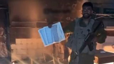 İsrail askeri Kur’an-ı Kerim’i yaktı
