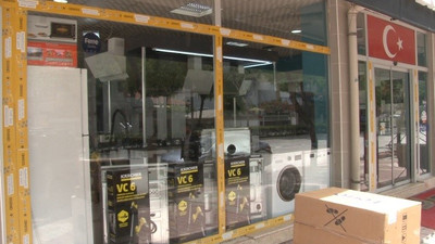 Kontrolden çıkan şahin, iş yerine böyle çarptı!