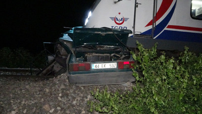 Malatya'da kahreden kaza: Otomobiliyle trenin altında kalan 17 yaşındaki sürücü hayatını kaybetti