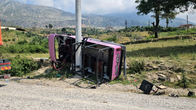 Safari araçları çarpıştı: 13'ü turist 16 kişi yaralandı