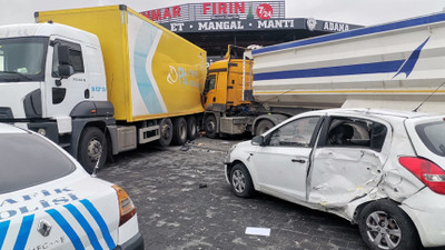 Kayseri'de feci kaza: TIR direksiyon hakimiyetini kaybetti 5 aracı biçti!