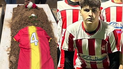 Hayatını kaybeden futbolcunun arkadaşlarından duygulandıran davranış!