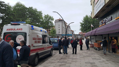 Market çalışanı kolunu kıyma makinesine kaptırdı! Kolu çıkarılamayan genç, makineyle birlikte hastaneye götürüldü