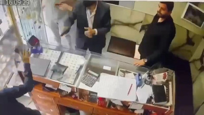 Kuyumcuda 2 kişinin öldüğü saldırı kameralara yansıdı