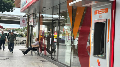 Rize'de yaşandı! Banka kapısına bisikleti kilitleyince, personel mahsur kaldı