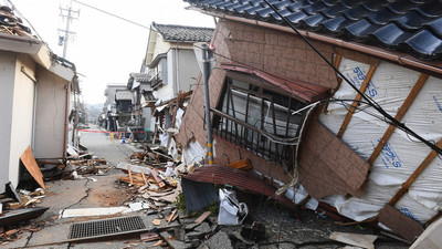 Japonya’da deprem: 5 bina çöktü!