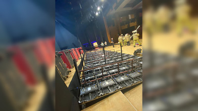 Cemal Reşit Rey Konser Salonu'nda dev dijital pano mezuniyet törenindekilerin üzerine devrildi: 3 yaralı