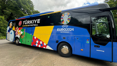 Özel olarak hazırlanan milli takım otobüsü, Almanya’da Ay-yıldızlıları bekliyor