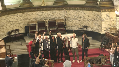 Pink Floyd’un kurucularından Roger Waters Filistin’e destek için sahneye çıktı