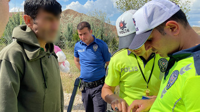 ''Ehliyetin nerede?'' diyen polise, Levent Kırca repliği gibi cevap verdi