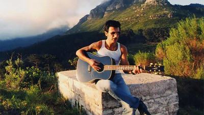 Teoman'ın gitarı 466 bin TL'ye satıldı! Tüm gelir çocuklar için...