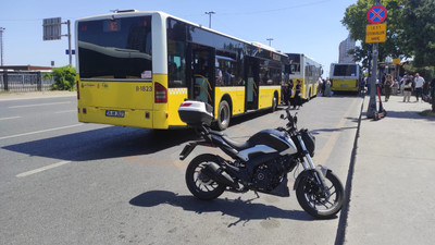 Motosiklet üzerindeyken sara nöbeti geçirdi, otobüsün önüne düştü!