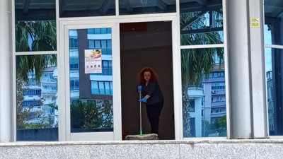 Düğün salonuna temizlik görevine atanan gazeteciden destek çağrısı
