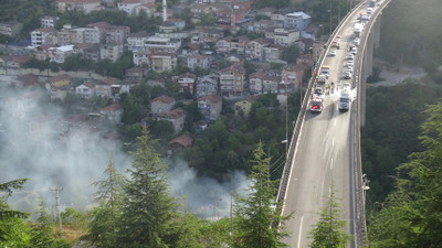 Araç yangını ağaçlara sıçradı! 7 kilometrelik araç kuyruğu oluştu