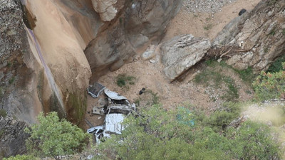 Denizli'de kontrolden çıkan otomobil uçuruma yuvarlandı: 4 ölü