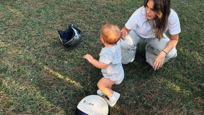 Aslı Enver'in minik kızı Elay yürümeye başladı! İlk adımlarını sosyal medyadan paylaştı
