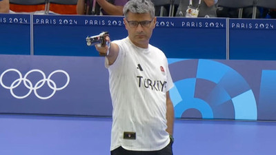 Yusuf Dikeç'in ikonik pozu artık marka oluyor!