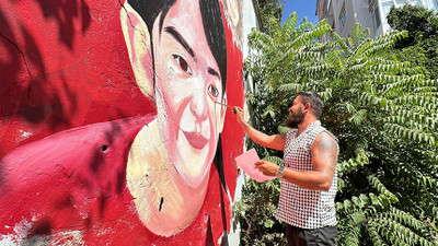 Azerbaycanlı ressam Narin'in portresini resmetti