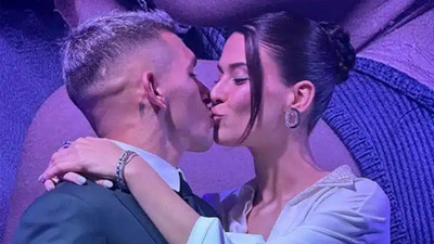 Mavi Mağara galasında dudak dudağa! Devrim Özkan ve Lucas Torreira geceye damgasını vurdu