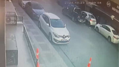 Üsküdar'da polise saldırı! Emekli asker silah çekti avukat oğlu çekiçle saldırdı: İşte o anlar!