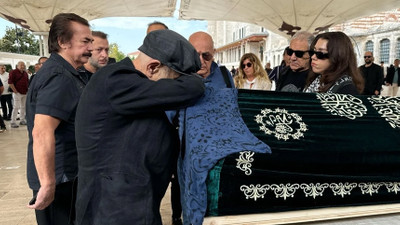 Mazhar Alanson, kızı Eda’yı gözyaşlarıyla uğurladı