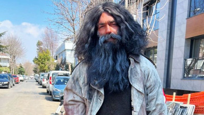 Gören bir daha baktı! Yakışıklı oyuncu Şükrü Özyıldız tanınmaz hale geldi!