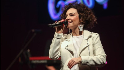 Model’in eski Solisti Fatma Turgut Diyarbakır’da sahne aldı