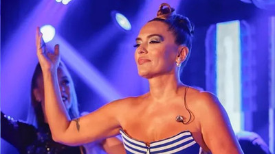 Demet Akalın’ın sahne tarzı olay yarattı: Simge Sağın’dan yorum geldi!