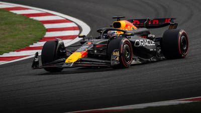 Formula 1'de üst üste 4. kez şampiyon oldu