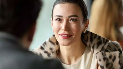 Ünlü oyuncu Ecem Özkaya yaşadığı skandalı anlattı... Evli birinin attığı mesajı ifşa etti