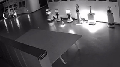 Çin’de bir garip olay! Bir robot, 12 robotu kaçırdı