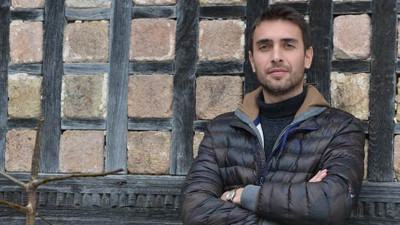 Ulaş Tuna Astepe’den çarpıcı itiraf: Sete gelen siyasetçiyi görmemek için bakın nereye kaçmış