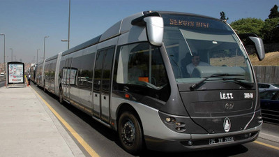 Metrobüs faciası! Yolcu metrelerce sürüklendi