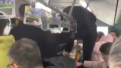 Metrobüste boş koltuk kavgası: Tekme ve yumruklar havada uçuştu