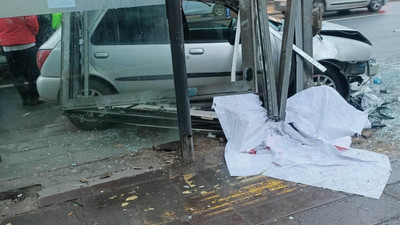 Ankara'da feci kaza: Otobüs durağına daldı!