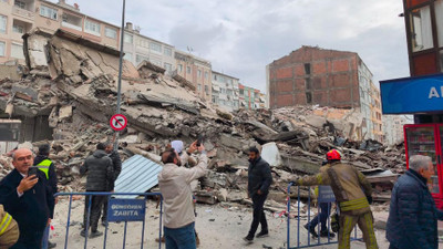 Güngören'de kontrollü yıkım sırasında bina çöktü!