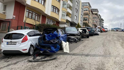 Ankara'da hafriyat kamyonu 11 araca çarparak devrildi