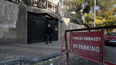 Suriye'de 12 yıl sonra bir ilk! Şam Büyükelçiliği'ne Türk bayrağı çekildi
