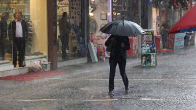İstanbul'da mesai çıkışı sağanak bastırdı, trafik felç oldu