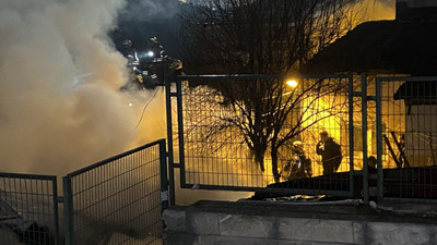 Beyoğlu’nda yangın! Çevredeki gecekondulara da sıçradı